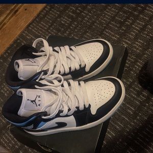 Air Jordan 1 mid university blue 5.5 us size worn but in good condition